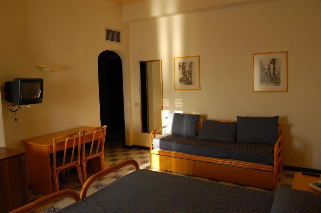 贾迪诺苏马雷酒店 利帕里 客房 照片